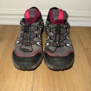 Salomon Women's Black and Pink Athletic Shoes
